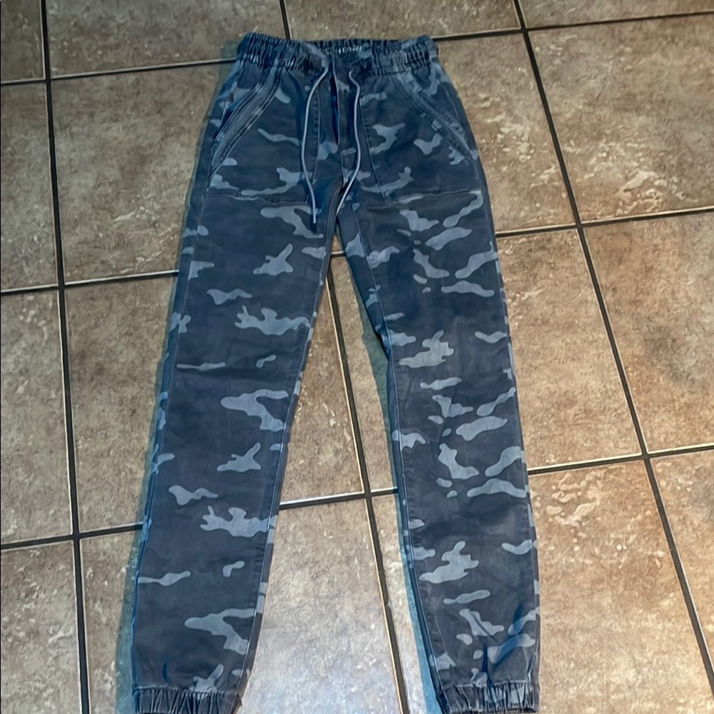 American Eagle Camouflage Jogger Pants 00